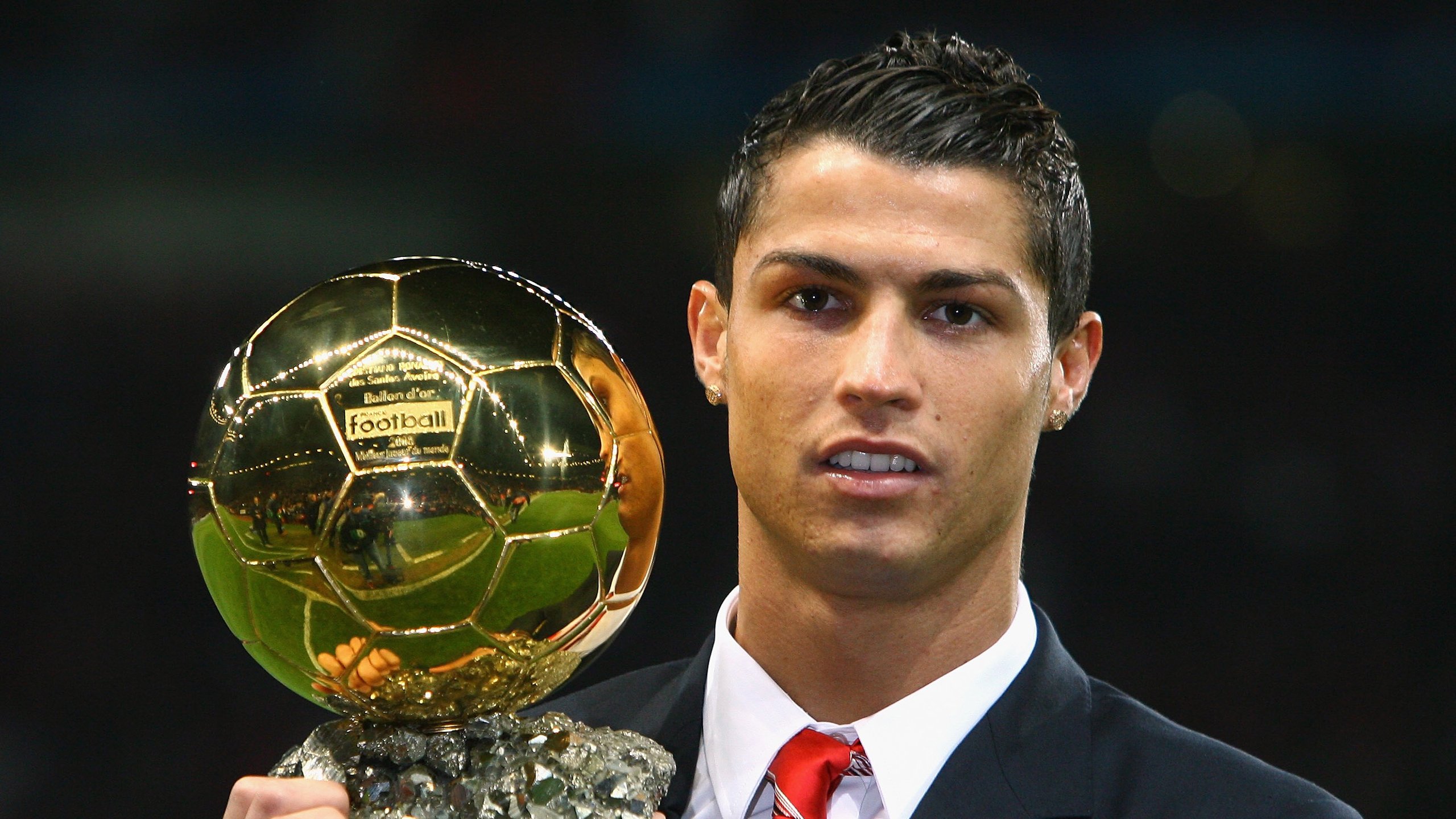 开云官方网页登录-中国足球海外比赛交流活动频繁增多，中国足球国外